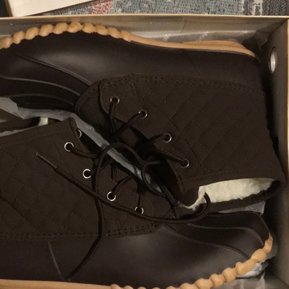 Outwoods duck boots brown women size 9 Excellent condition.